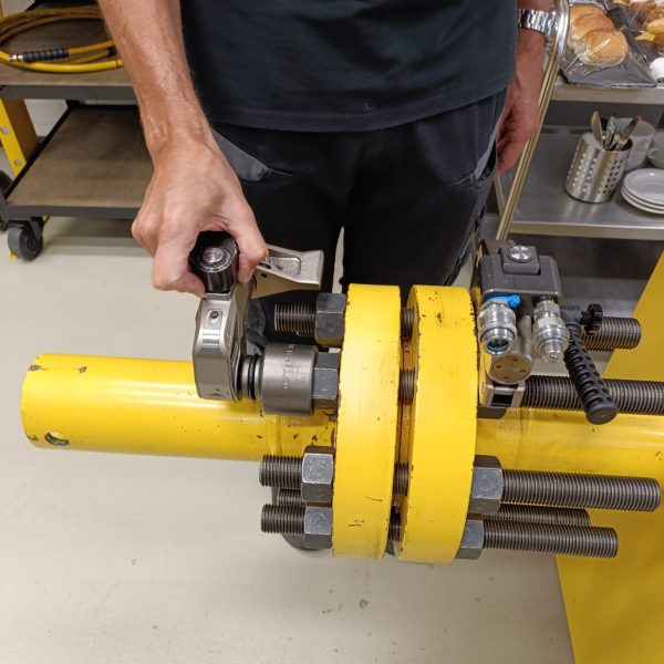 skrecanie-kolnierzy-enerpac (3)